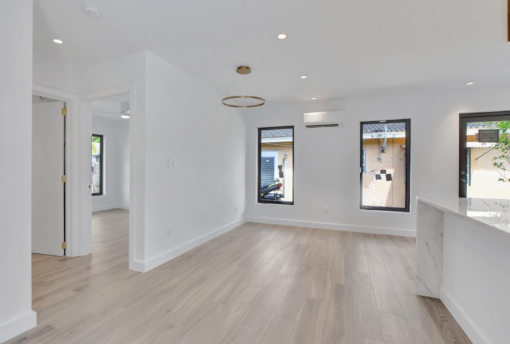 1361 Se 4th Street - Photo 8