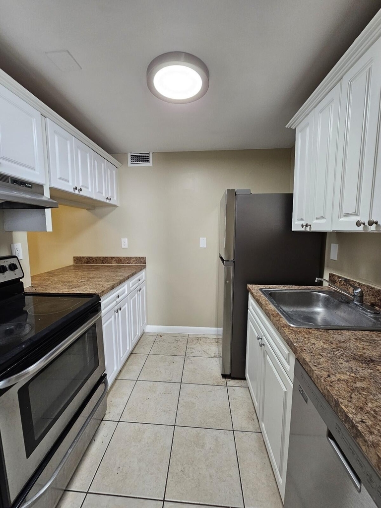 1720 N Congress Avenue - Photo 2