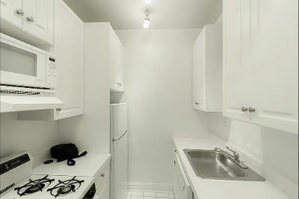  East 83rd Street - Photo 2