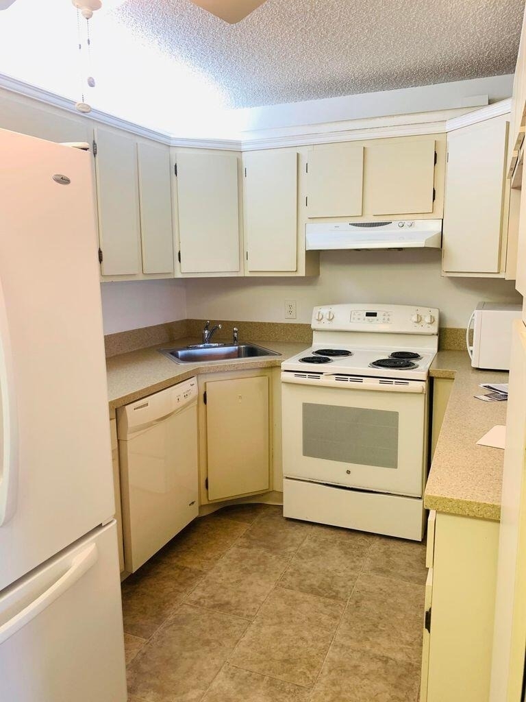 714 Sunny Pine Way - Photo 3