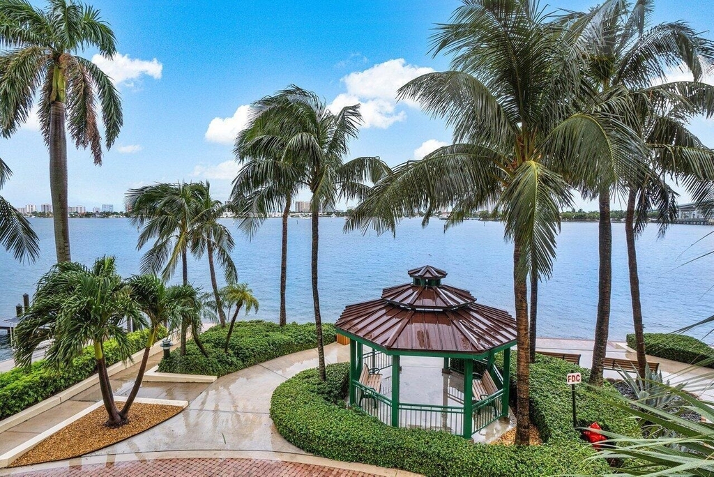 2640 Lake Shore Drive - Photo 33