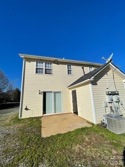 610 Piper Court - Photo 1