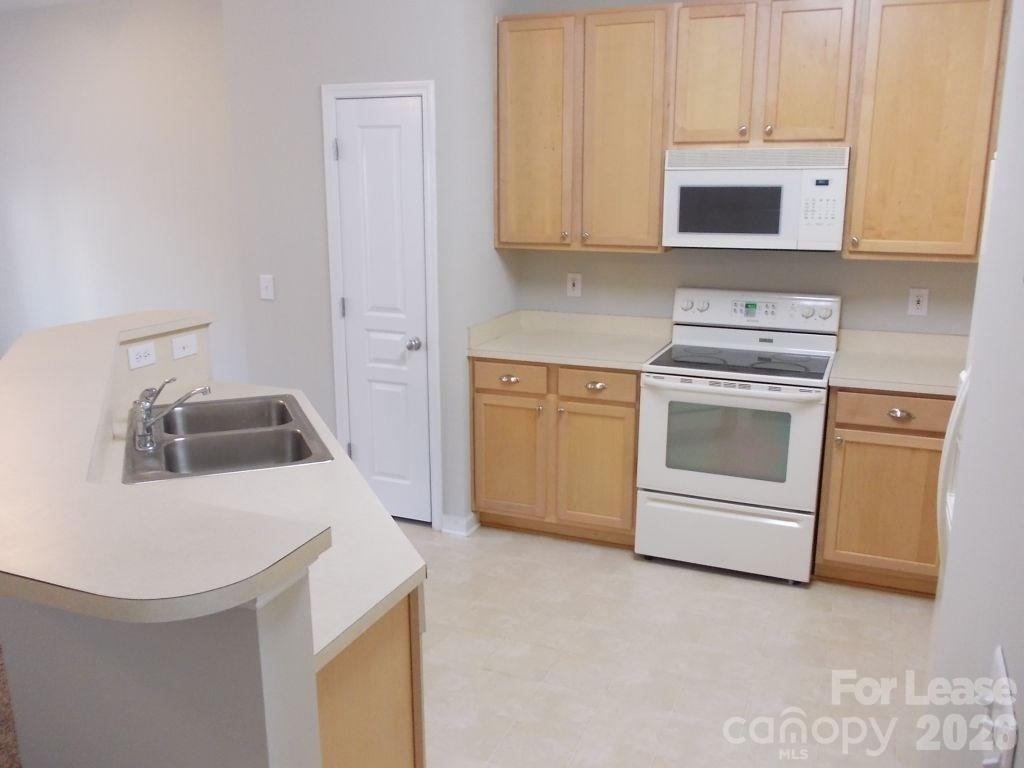 8488 Chaceview Court - Photo 7