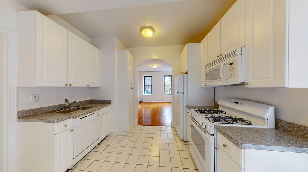  East 38th Street - Photo 6