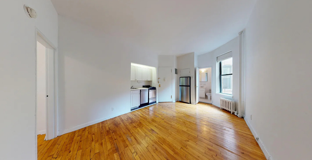 East 93rd Street - Photo 5