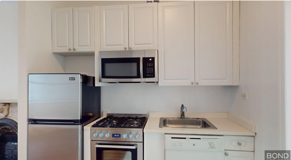 West 55th Street - Photo 1