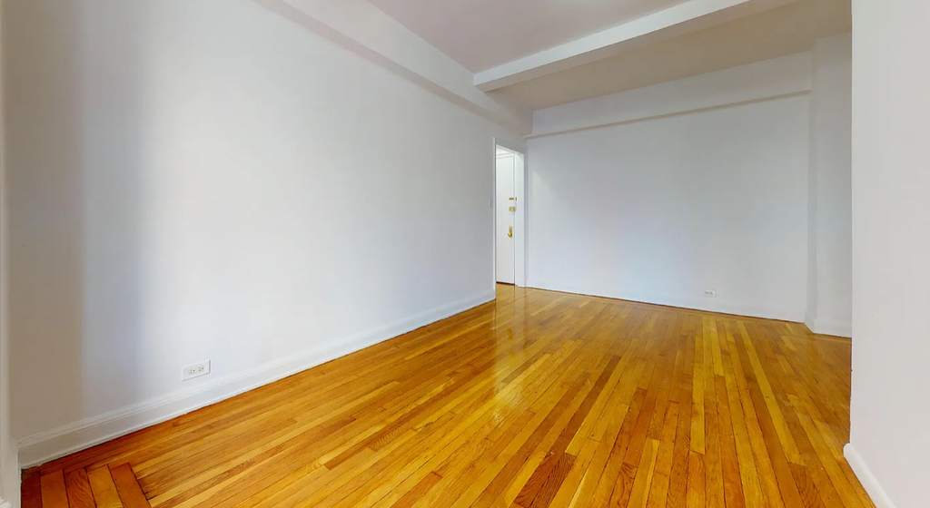East 38th Street - Photo 4