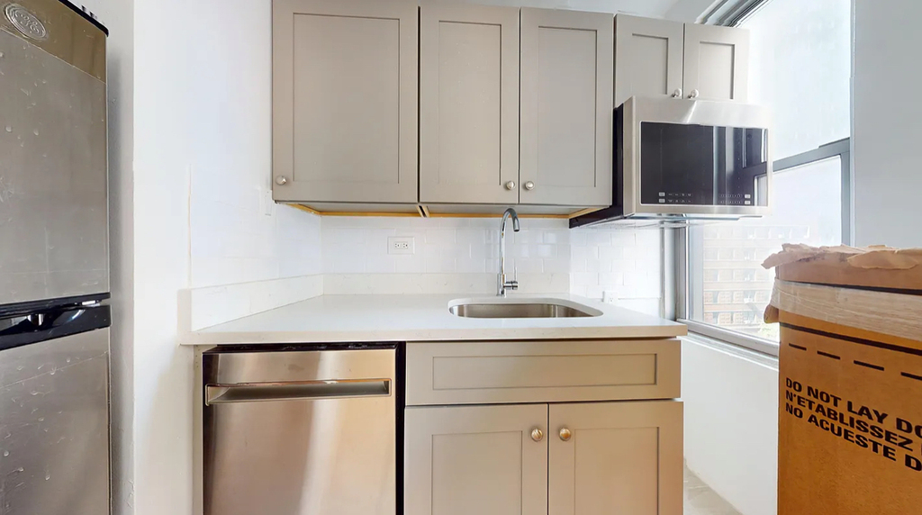 East 38th Street - Photo 2