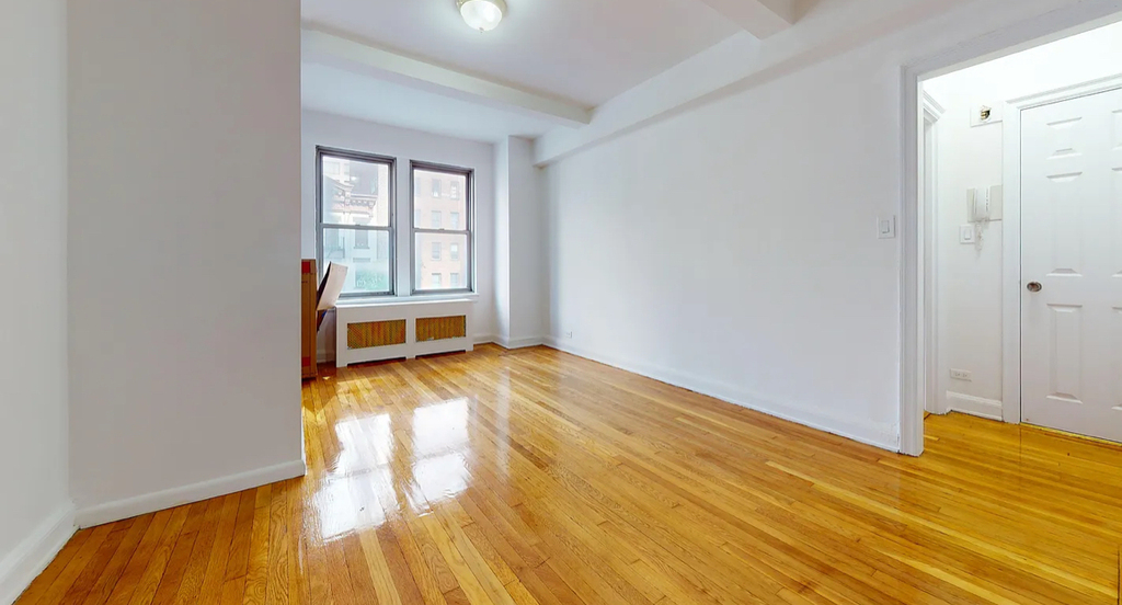 East 38th Street - Photo 3