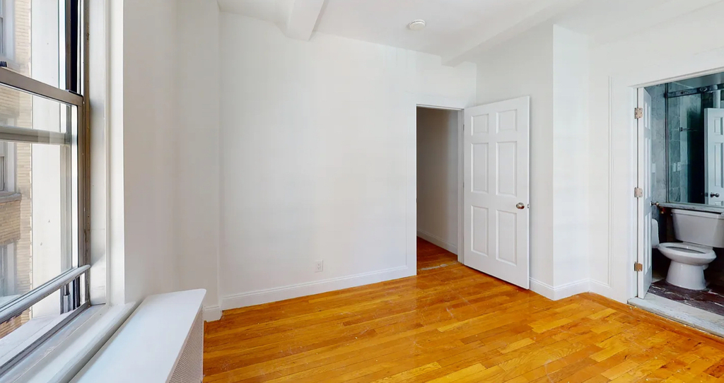 East 38th street  - Photo 4