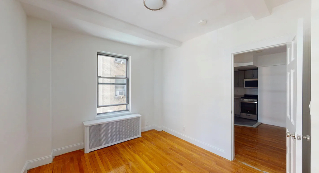 East 38th street  - Photo 3