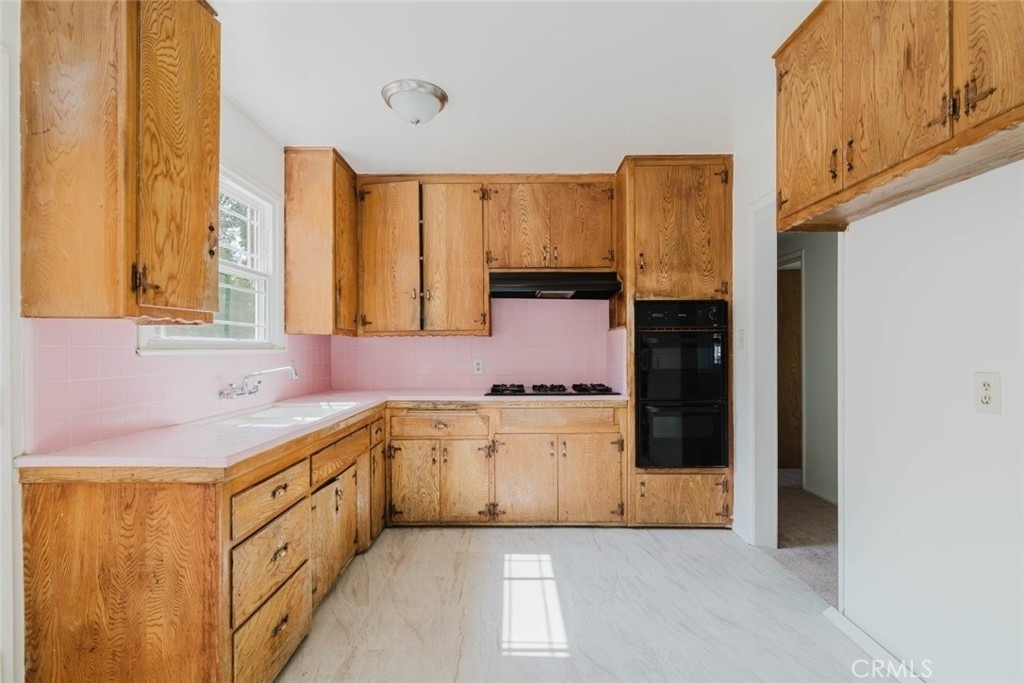 10826 Blucher Avenue - Photo 11