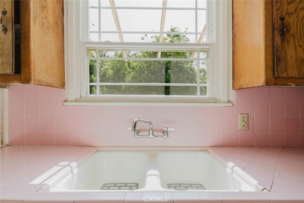 10826 Blucher Avenue - Photo 12