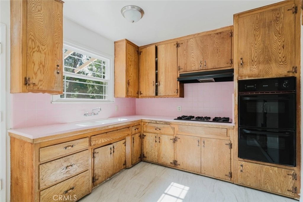 10826 Blucher Avenue - Photo 10