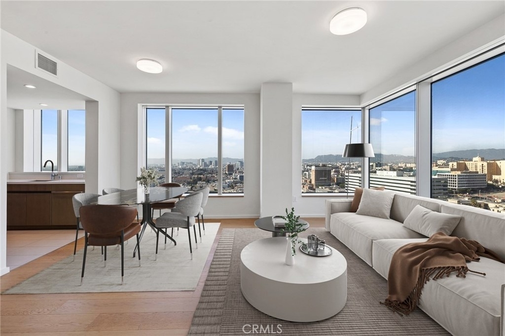 889 Francisco Street - Photo 1
