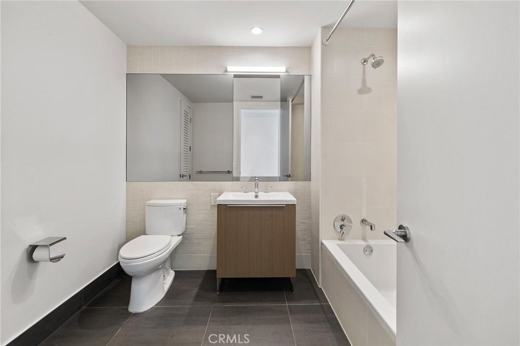 889 Francisco Street - Photo 15