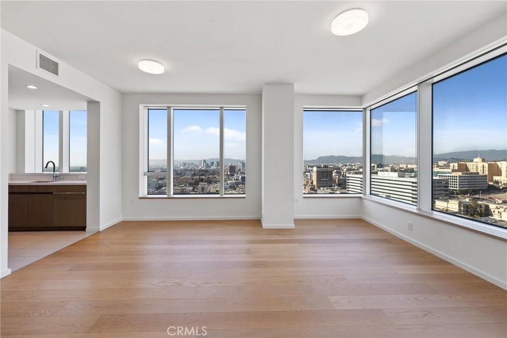 889 Francisco Street - Photo 10