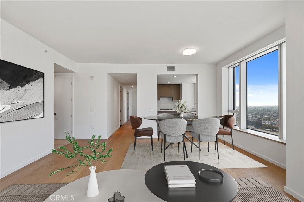 889 Francisco Street - Photo 3