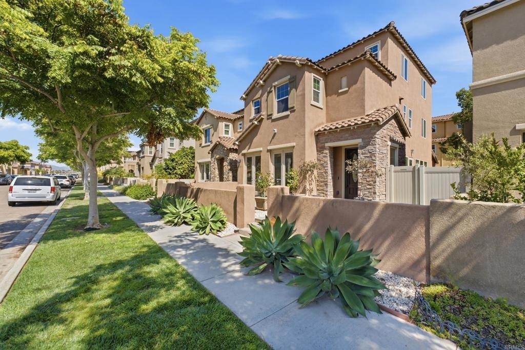 1418 Pershing Road - Photo 0