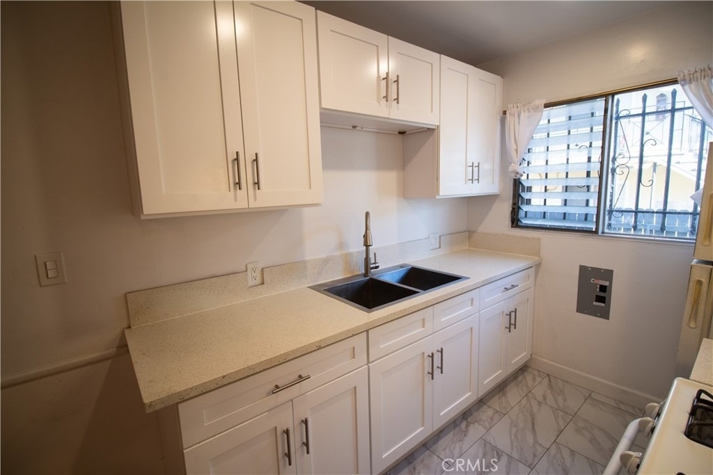 1224 North Mansfield - Photo 8