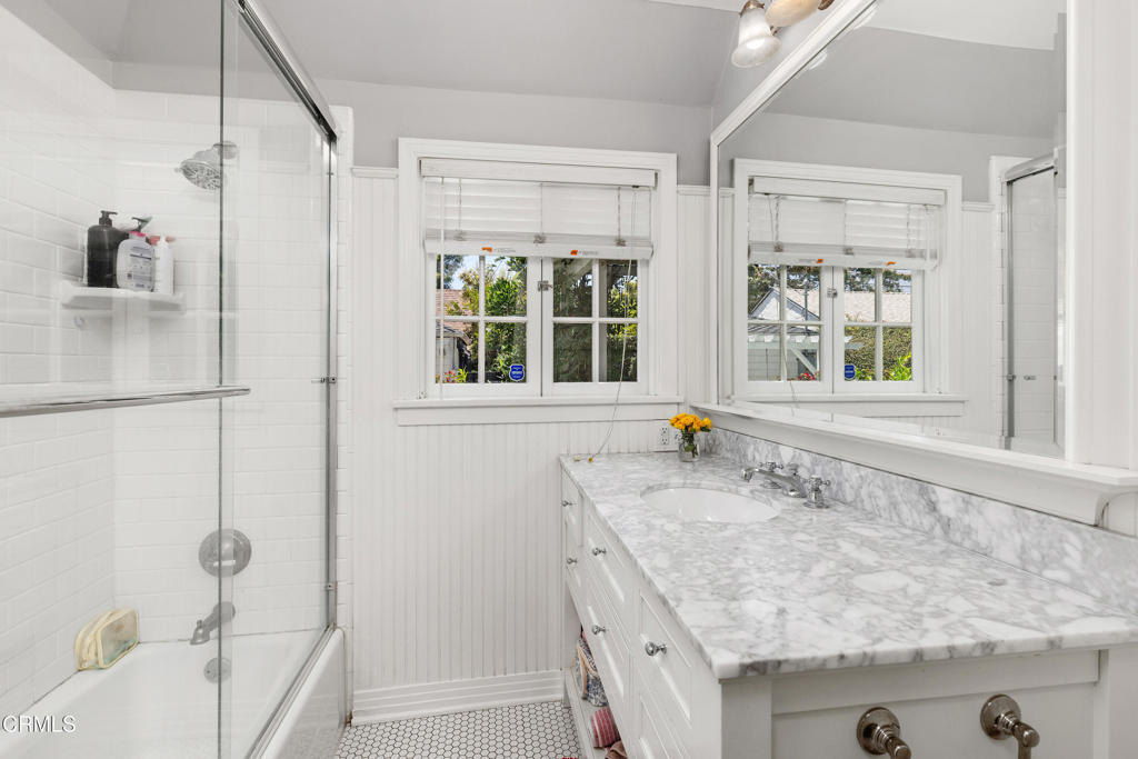 840 Victoria Drive - Photo 22