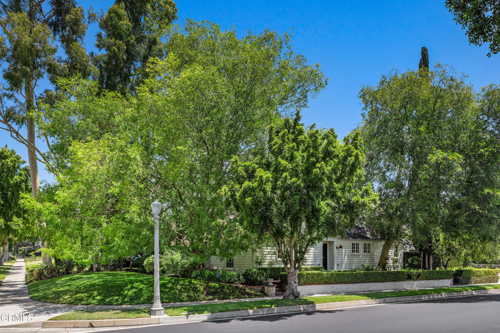 840 Victoria Drive - Photo 2