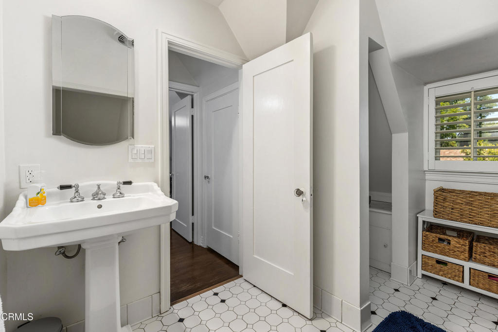 840 Victoria Drive - Photo 25