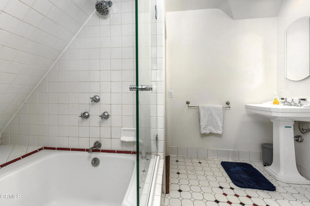 840 Victoria Drive - Photo 26