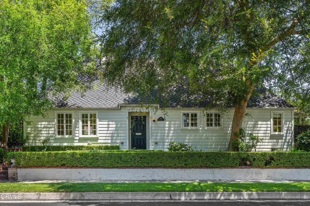840 Victoria Drive - Photo 0