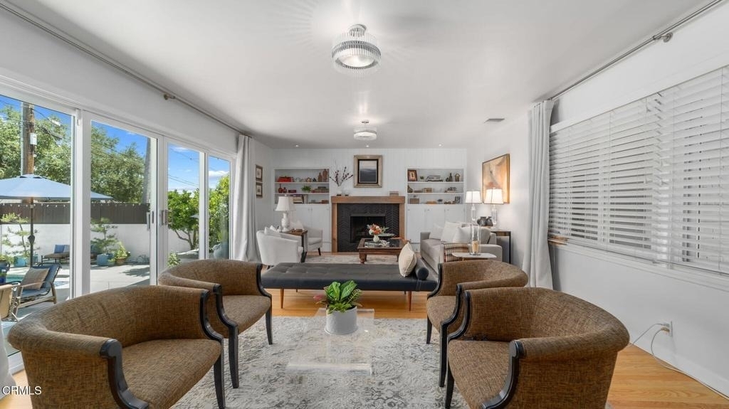 2030 N Altadena Drive - Photo 4