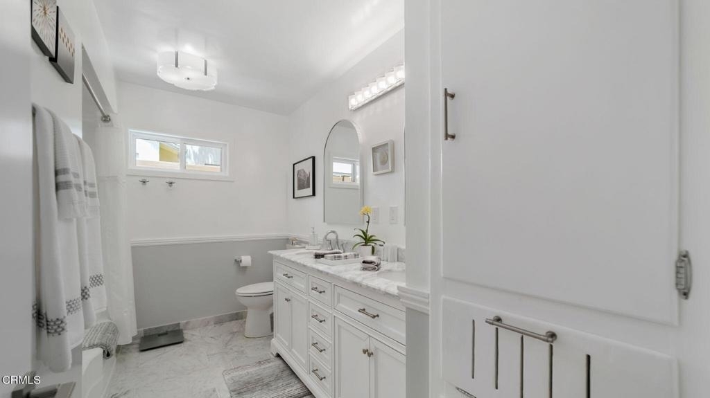 2030 N Altadena Drive - Photo 26