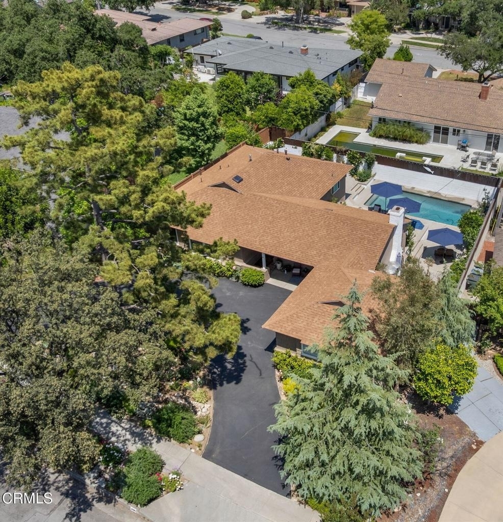 2030 N Altadena Drive - Photo 58