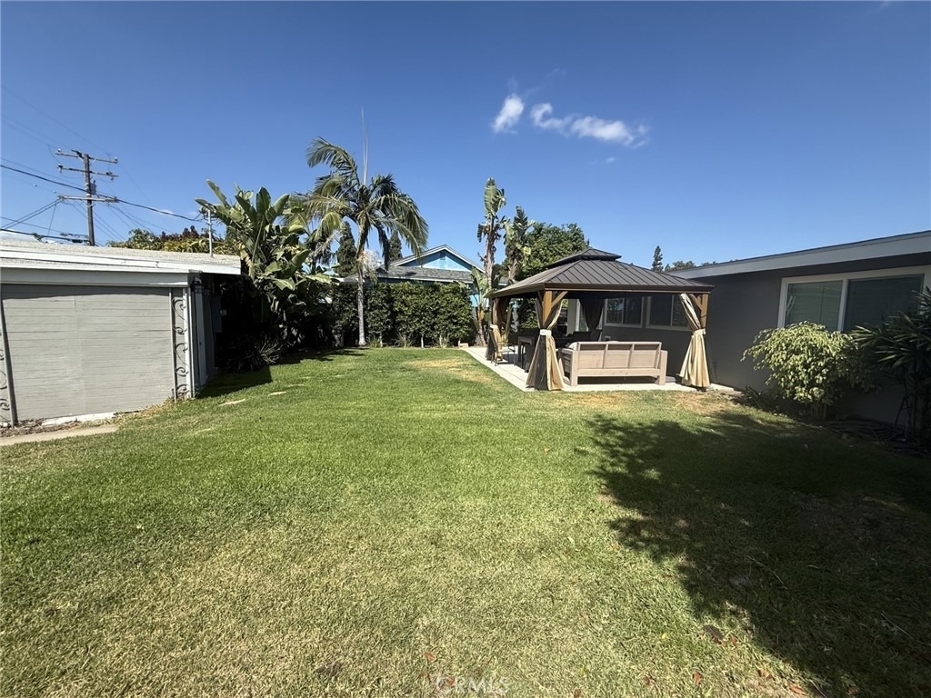 2447 Clarke - Photo 16