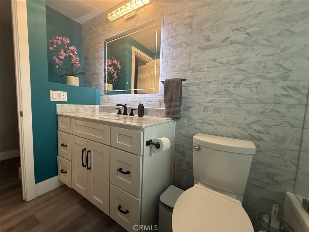 2447 Clarke - Photo 7