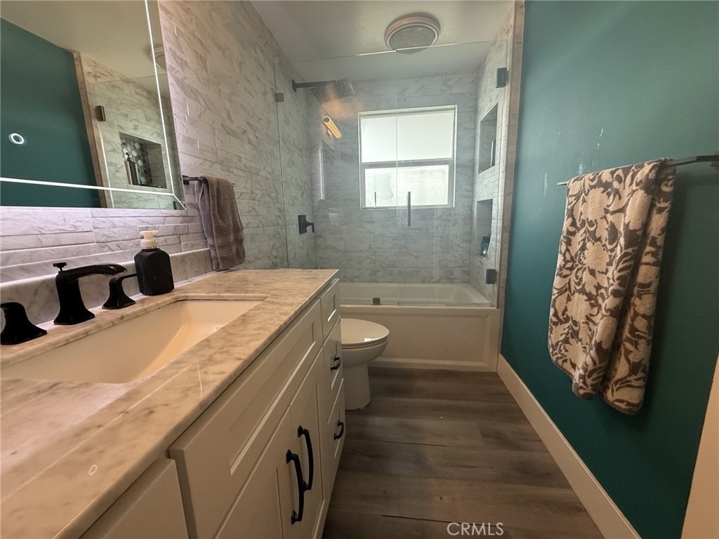 2447 Clarke - Photo 8