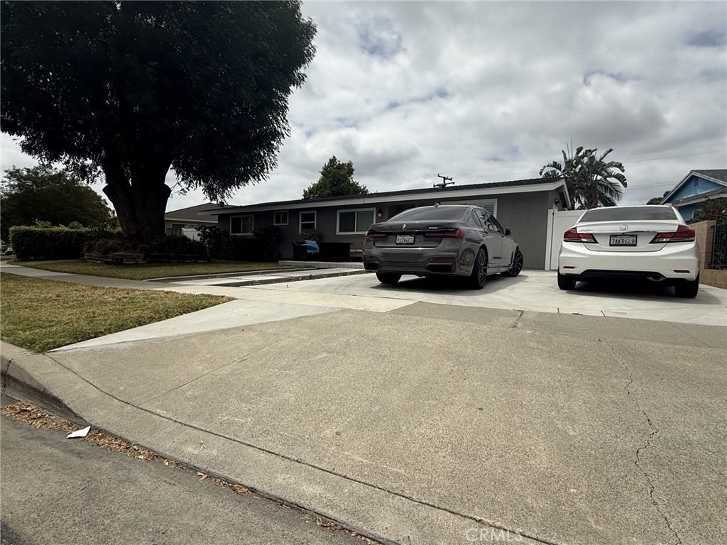 2447 Clarke - Photo 1