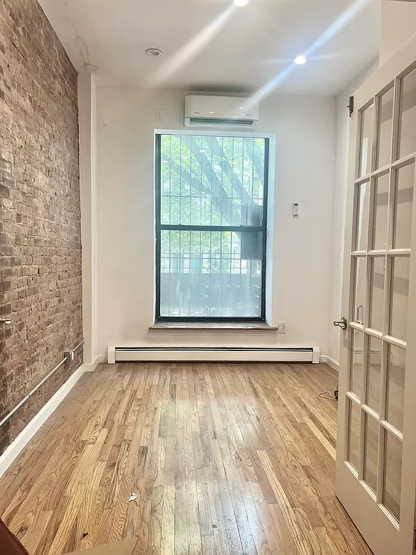 551 Manhattan Avenue - Photo 2