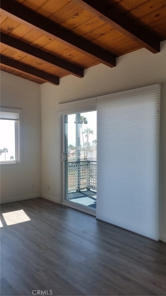 111 Santa Ana # 5 - Photo 2