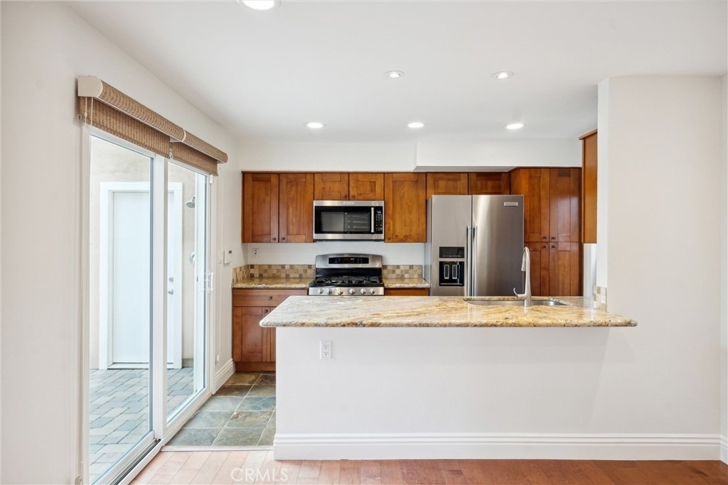 215 Walnut Street - Photo 4