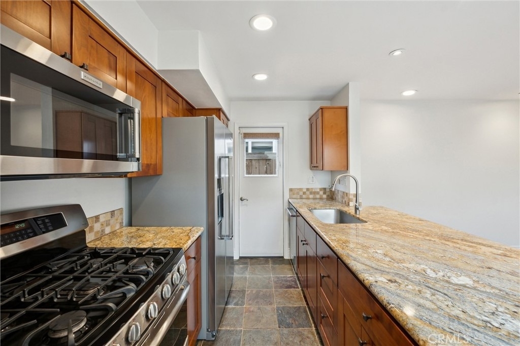 215 Walnut Street - Photo 3