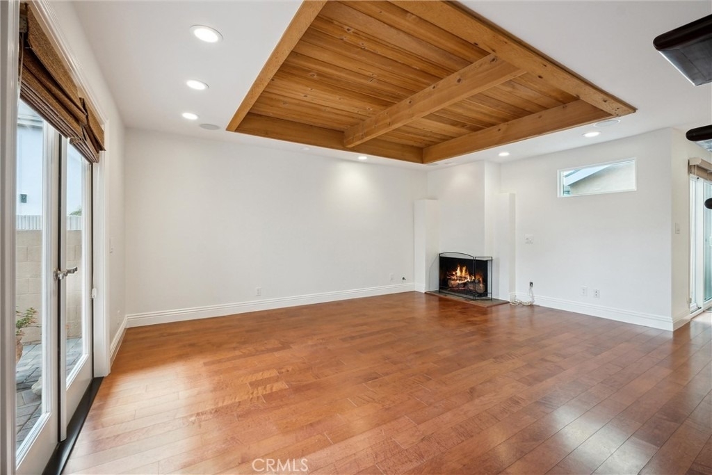 215 Walnut Street - Photo 5
