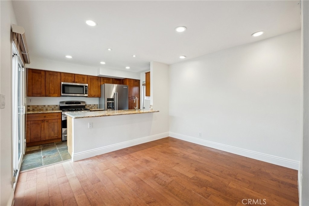 215 Walnut Street - Photo 6