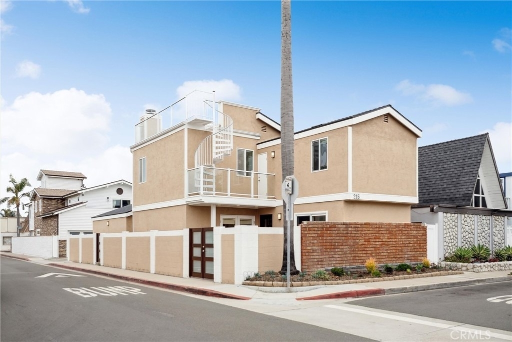 215 Walnut Street - Photo 0