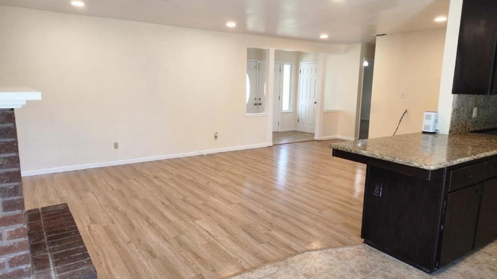 1385 Wimbledon Court - Photo 3