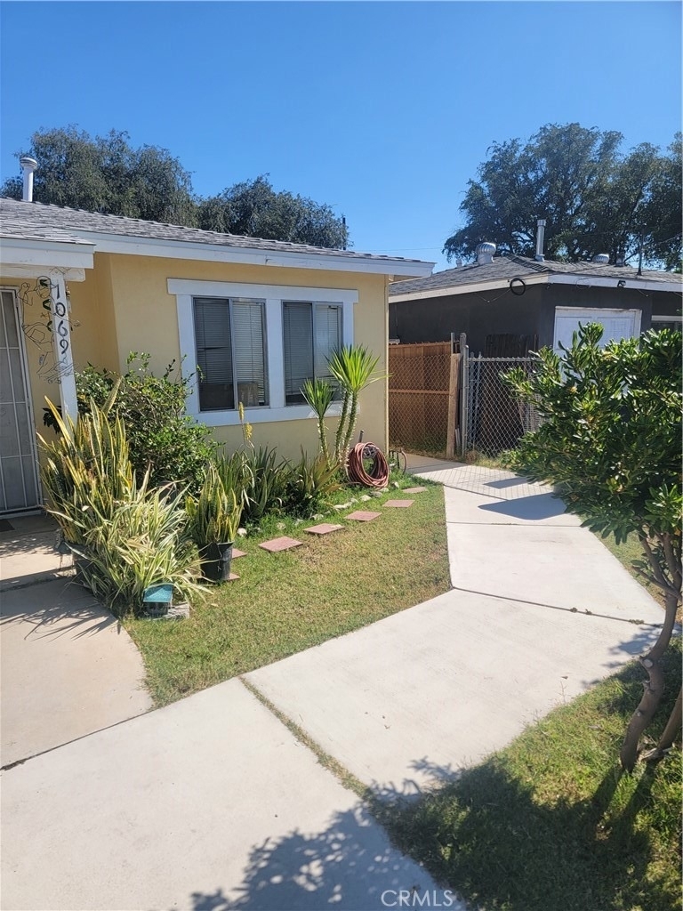 1069 Sycamore Court - Photo 1