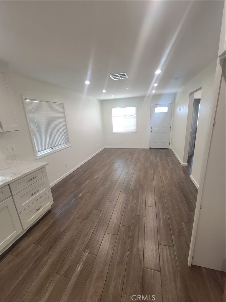 1069 Sycamore Court - Photo 3