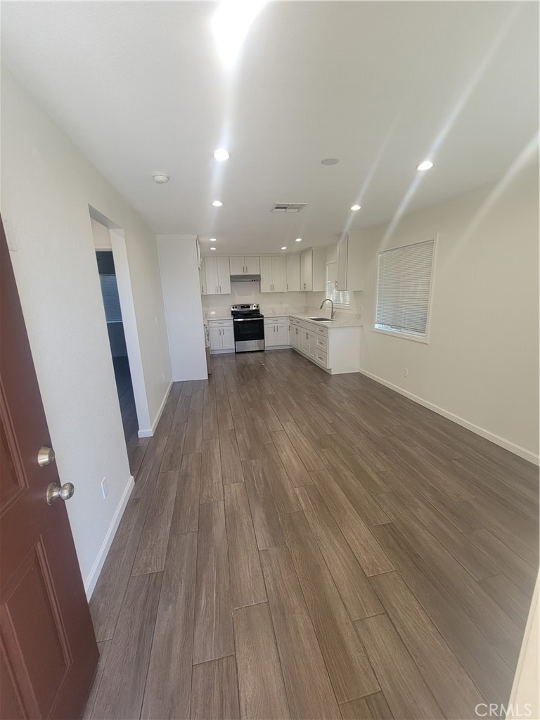 1069 Sycamore Court - Photo 2