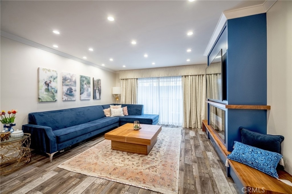 330 N Jackson Street - Photo 4