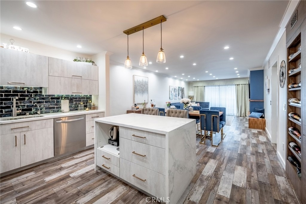 330 N Jackson Street - Photo 3