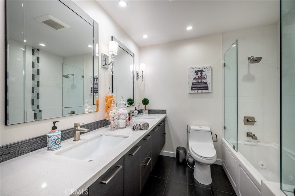 330 N Jackson Street - Photo 21